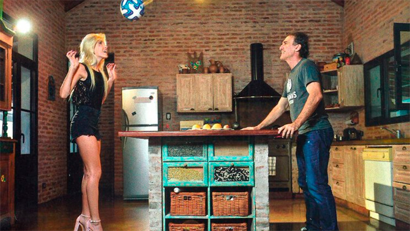 Candela Ruggeri posó muy sensual junto a su padre