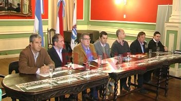 Pre-candidatos a intendentes presentaron sus propuestas a municipales
