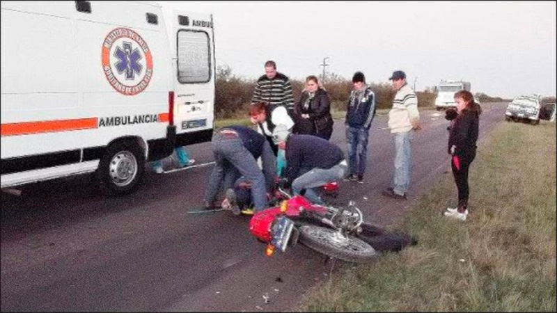 Moto chocó una maquina vial