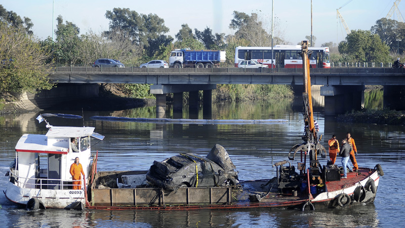 Un Audi terminó en el Riachuelo