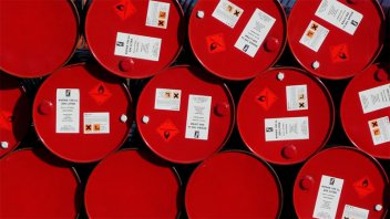 Fuerte desplome del petróleo: Bajó 7,7 por ciento en un día