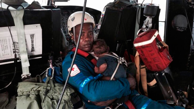 Rescatan a mujer y su bebé tras sobrevivir cinco días en la selva
