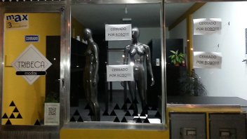 Saquearon una boutique: Hasta desnudaron los maniquíes