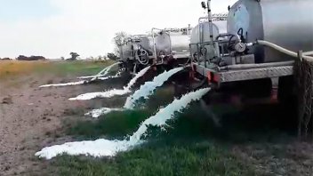 Tamberos derramaron leche en Santa Fe ante la falta de recolección