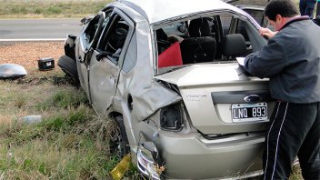 Un auto dio varios vuelcos y su conductor falleció