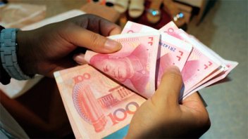 China devaluó el yuan por segundo día consecutivo