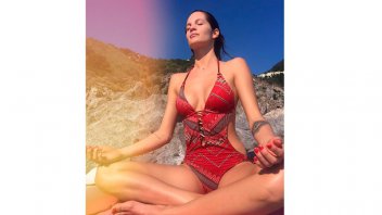 Liz Solari y una forma muy sexy de meditar