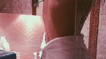 Modelo publicó una imagen muy sexy al salir de la ducha