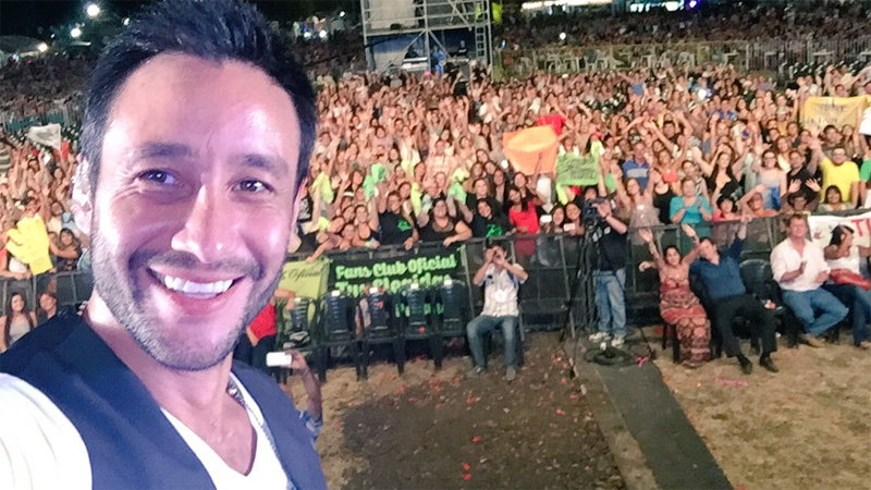 Selfie de Luciano Pereyra durante su show en Colón