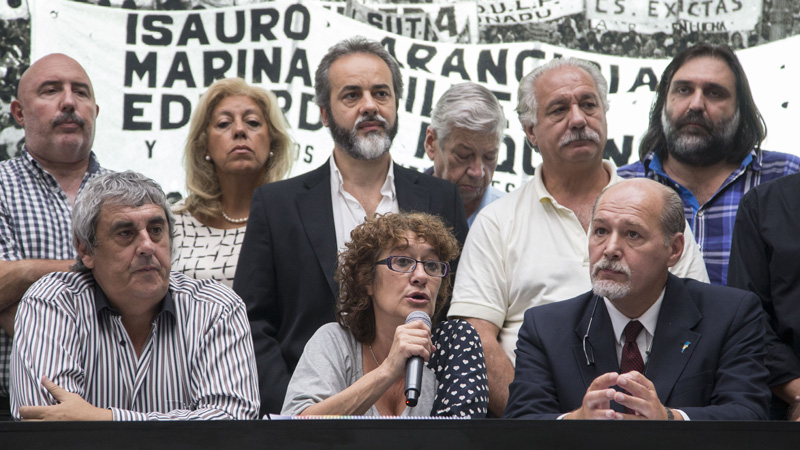 Docentes se declararon en "estado de alerta" y peligra el inicio de ...