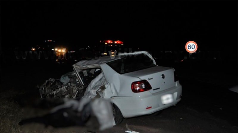 Dos personas murieron al chocar un auto y un camión de caudales: Fotos ...