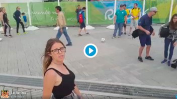 Video: Notera quiso atajar un penal y recibió un pelotazo en la cara