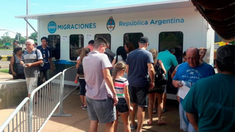 Vacaciones en el sur de Brasil: cierran oficina migratoria de Paso de Los Libres