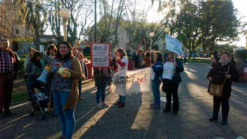 Vecinos de Gualeguaychú se manifestaron contra el abogado investigado por abusos