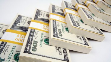 El dólar cerró casi estable a $ 17,45
