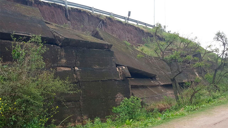 Se desmoronó el murallón que contiene el puente de rutas nacionales 12 y 14