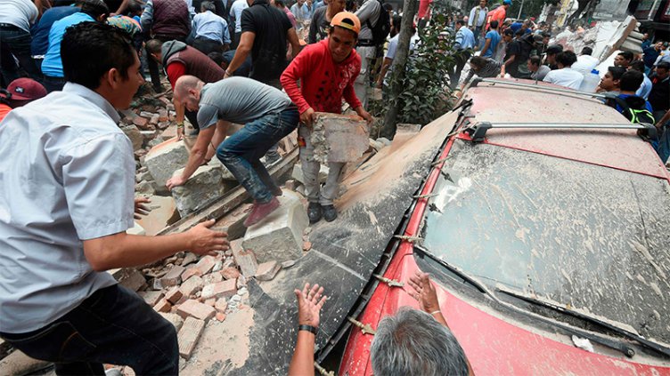 México busca sin descanso sobrevivientes del terremoto: Confirman 248 fallecidos