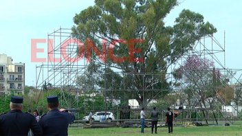 Montan el escenario en Parque Berduc para los shows de Miranda y Agapornis