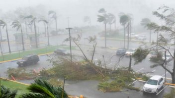 Tras devastar Puerto Rico, huracán María bajó a categoría 2