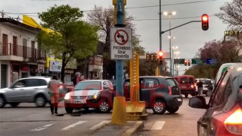 Colisionaron dos autos en Rosario del Tala y Ramírez: uno giró a la izquierda