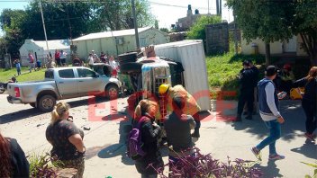 Volcó un camión tras ser colisionado por camioneta que iba a gran velocidad