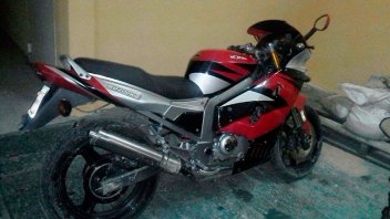 Dejó su moto abandonada y se fue caminando porque estaba ebrio