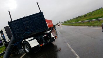 Camión despistó en Ruta 14: otro vehículo