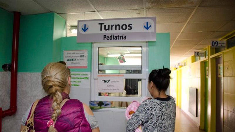 Ofrecen sueldos de $ 57.000 pero no consiguen médicos en Neuquén