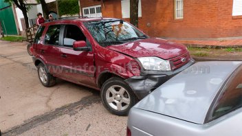 Salió a hacer la prueba de manejo y chocó a las pocas cuadras