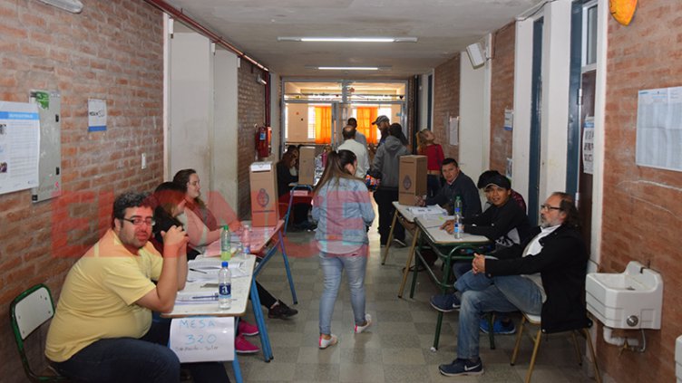 Concluyó el acto electoral: Desde las 21 se difundirán los datos oficiales