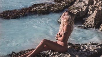 El desnudo de una joven actriz argentina en las arenas blancas del caribe