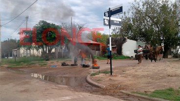 Por conexiones clandestinas cortaron la electricidad a un barrio de Concordia