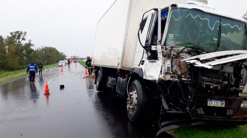 Choque y vuelco de un auto en la Ruta 12: Una mujer fue hospitalizada ...