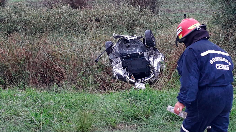 Choque y vuelco de un auto en la Ruta 12: Una mujer fue hospitalizada ...