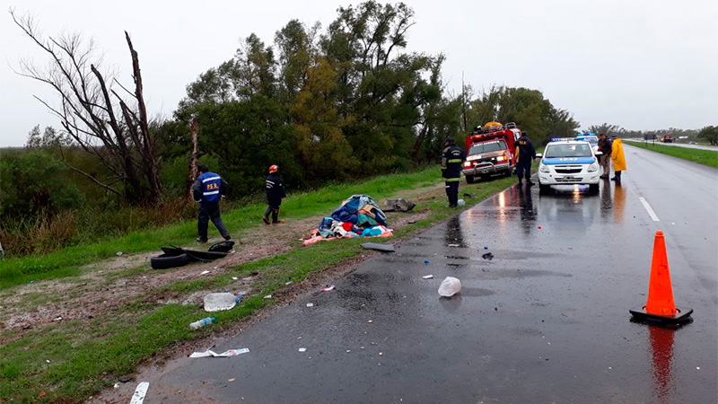 Choque y vuelco de un auto en la Ruta 12: Una mujer fue hospitalizada ...
