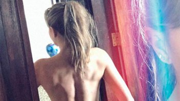 Desnuda frente a un espejo, la nueva foto ultra hot de Jimena Barón