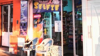 Violento robo: Maniataron a empleada de drugstore y la encerraron en el baño