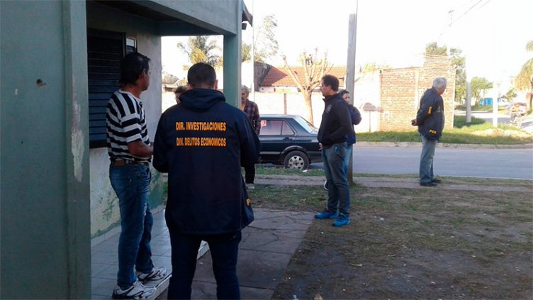 Pagó sus cuentas y se compró una moto con la tarjeta de la anciana que cuidaba