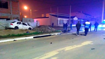 Un motociclista perdió la vida tras ser embestido por un auto