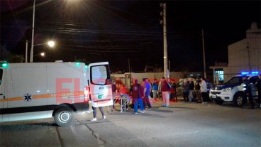 Dos heridos tras choque entre una moto y un remis
