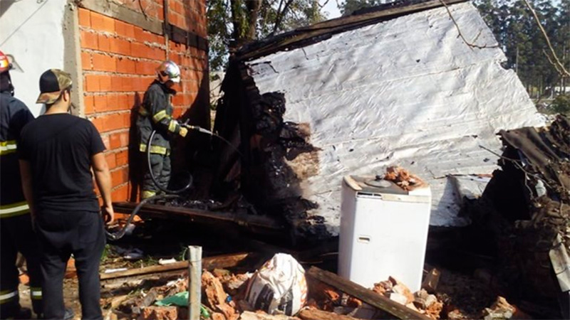 Intentó realizar una quema controlada y casi prendió fuego su casa
