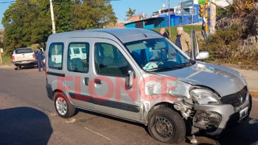 Camioneta quiso doblar, realizó una mala maniobra y chocó contra otro vehículo