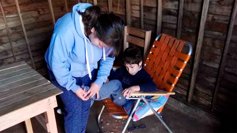 Mujer pide un techo digno para su hijo con hidrocefalia y parálisis cerebral
