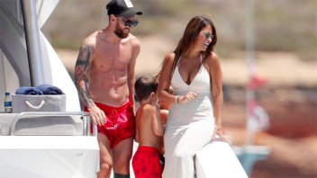 Las vacaciones de Messi y Antonella en playas de Ibiza