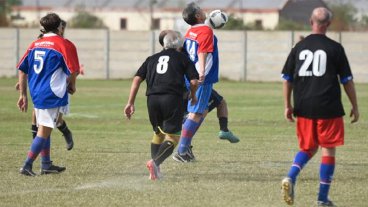 Dos personas murieron tras jugar sendos partidos de fútbol
