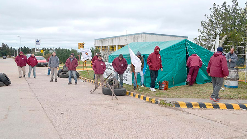 Trabajadores de Unilever acampan frente a la planta por reincorporaciones