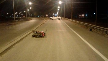 Motociclista cayó pesadamente a la ruta, tras