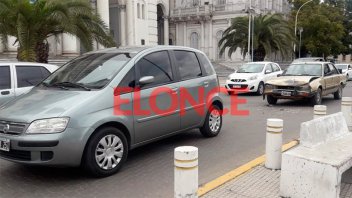 Hospitalizaron a una menor y su bebita tras choque frente a la Catedral