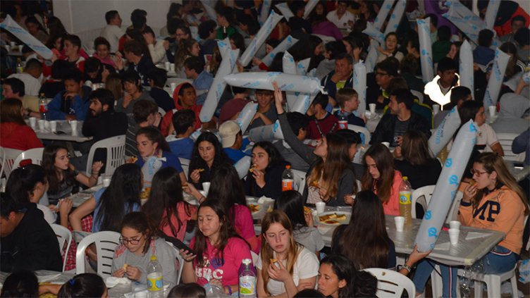 Más de 600 jóvenes compiten en las finales de básquet en los Juegos Evita