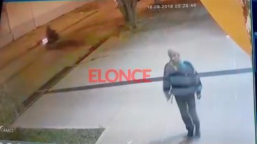 Identifican al joven que quedó filmado cuando robó una cámara de seguridad